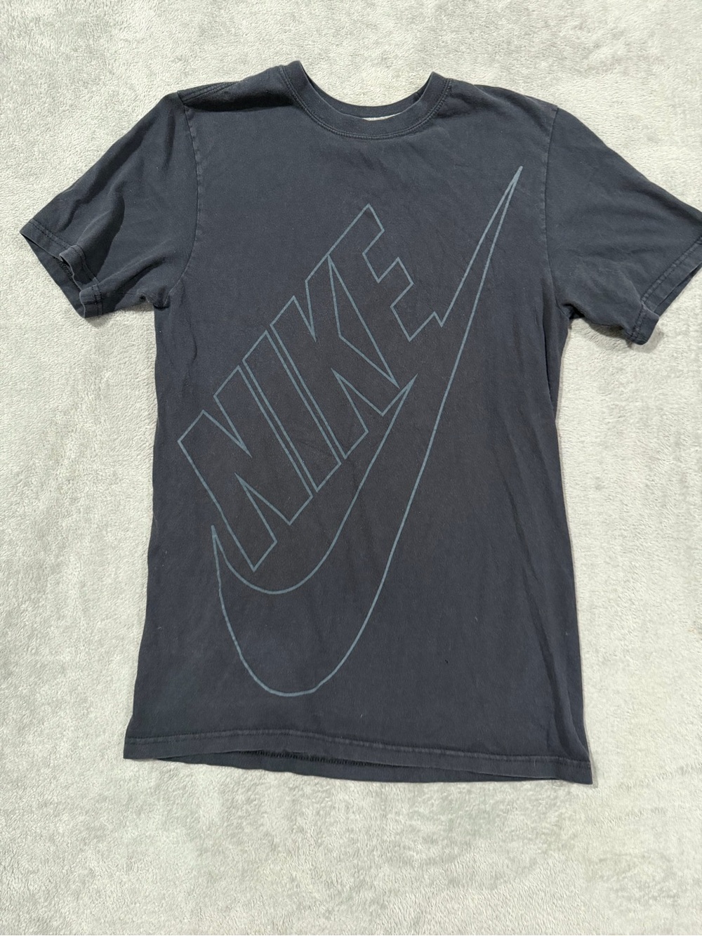 Nike Men’s Small Black Graphic T-Shirt Oversized Swoosh Logo Regular Fit Cotton